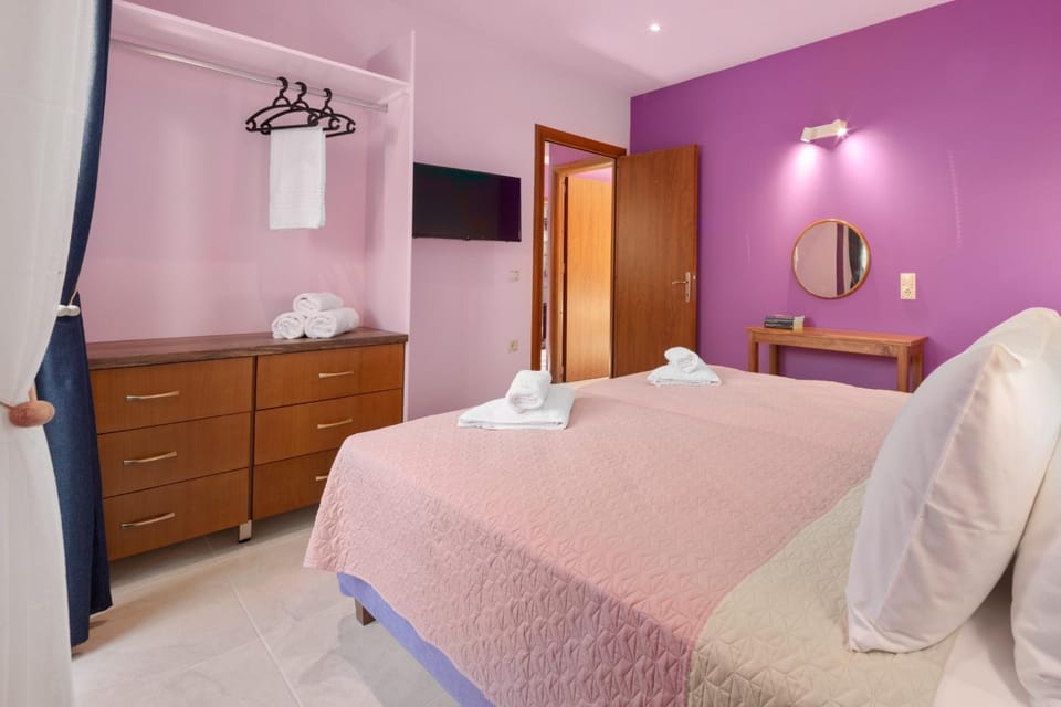 Bed, towels