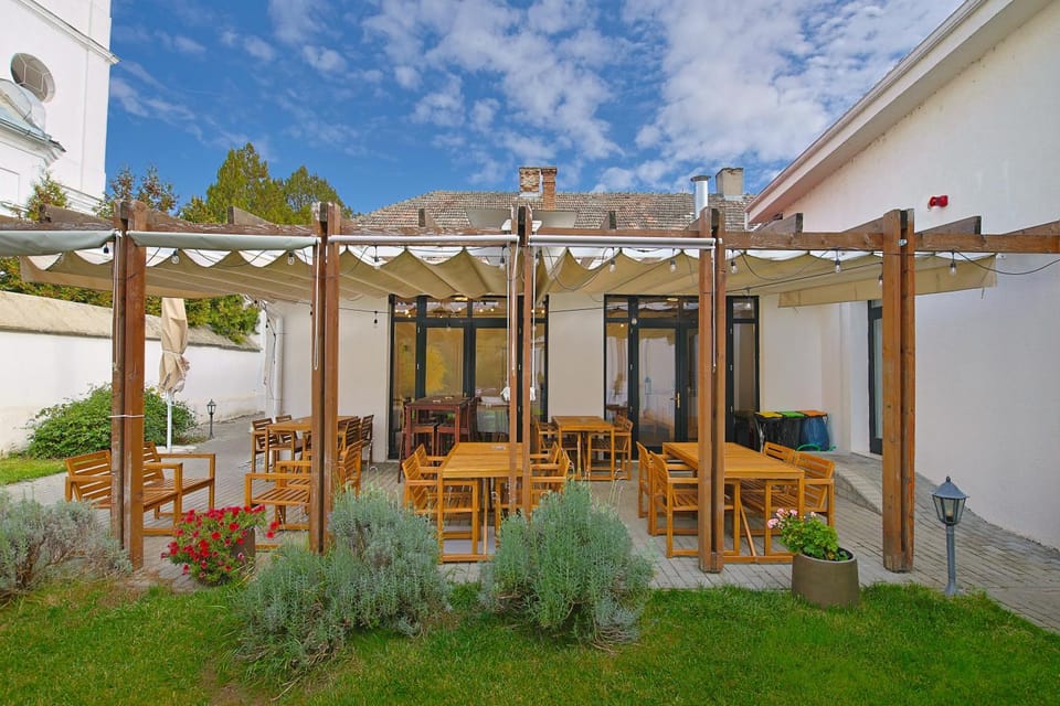 Garden, Dining area