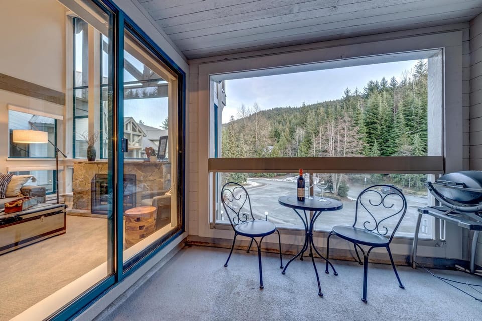 Greystone Lodge 412 Renovated House in Whistler