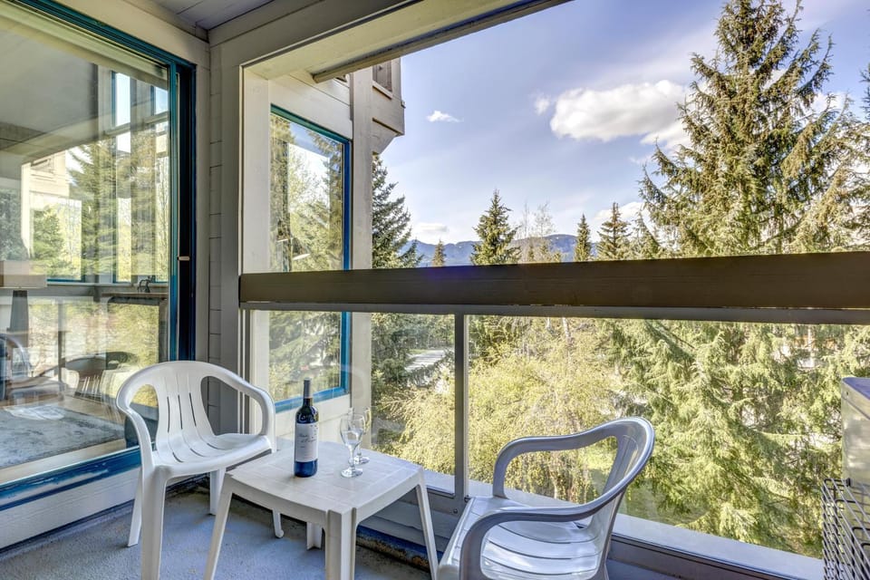 Greystone Lodge 311 Ski-in Out House in Whistler