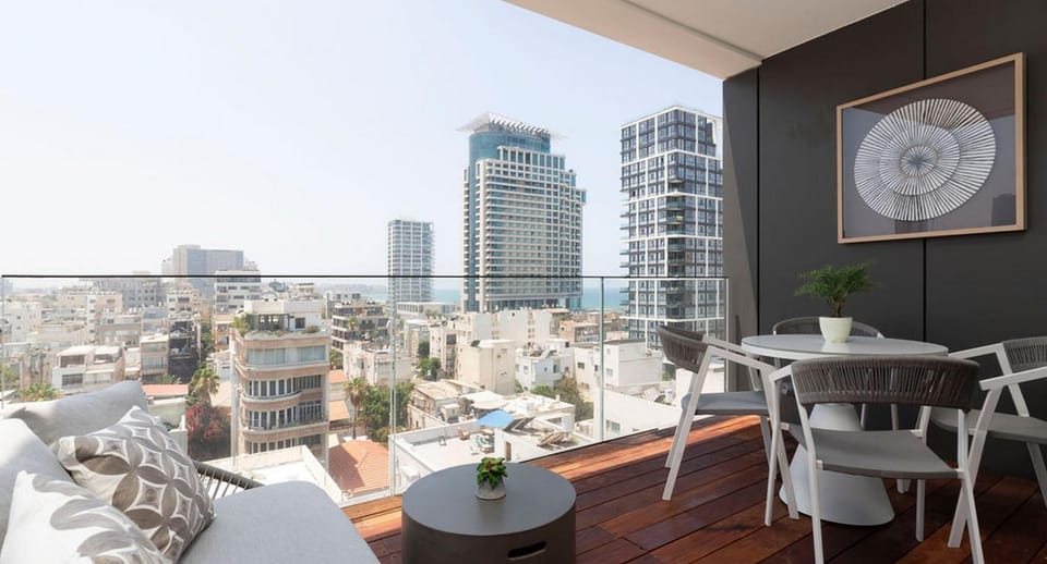 View (from property/room), Balcony/Terrace, City view