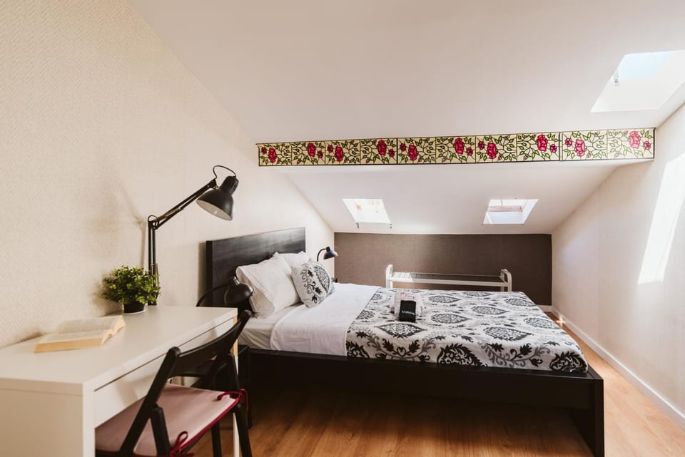 Bed, Photo of the whole room, Bedroom