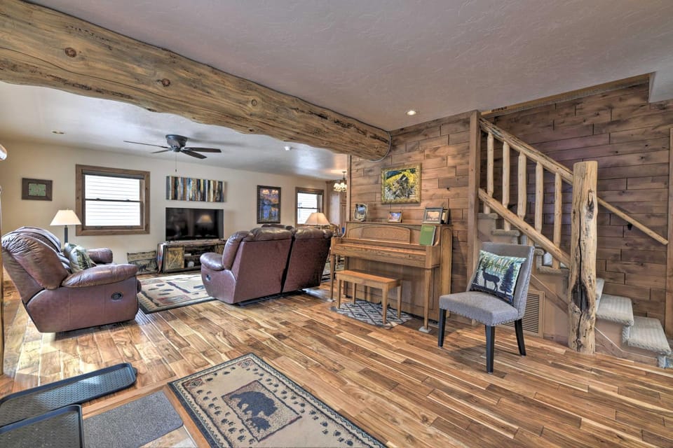 Updated Mtn Home w/ Deck on Uncompahgre River House in Ouray