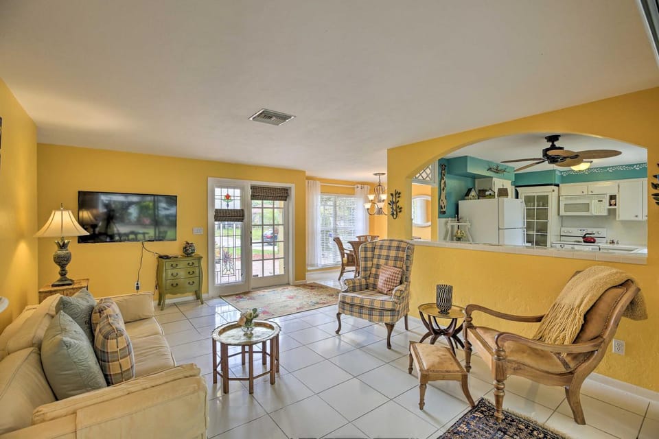 Cape Coral Home w/ Yard < 1 Mi to Dtwn! House in Cape Coral