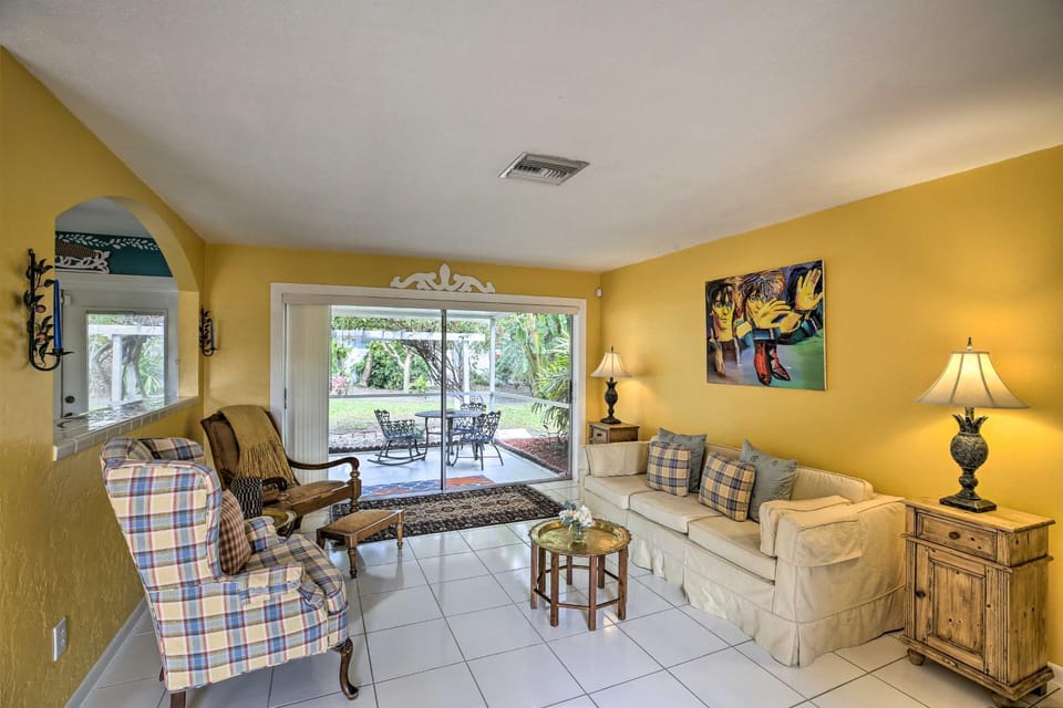 Cape Coral Home w/ Yard < 1 Mi to Dtwn! House in Cape Coral