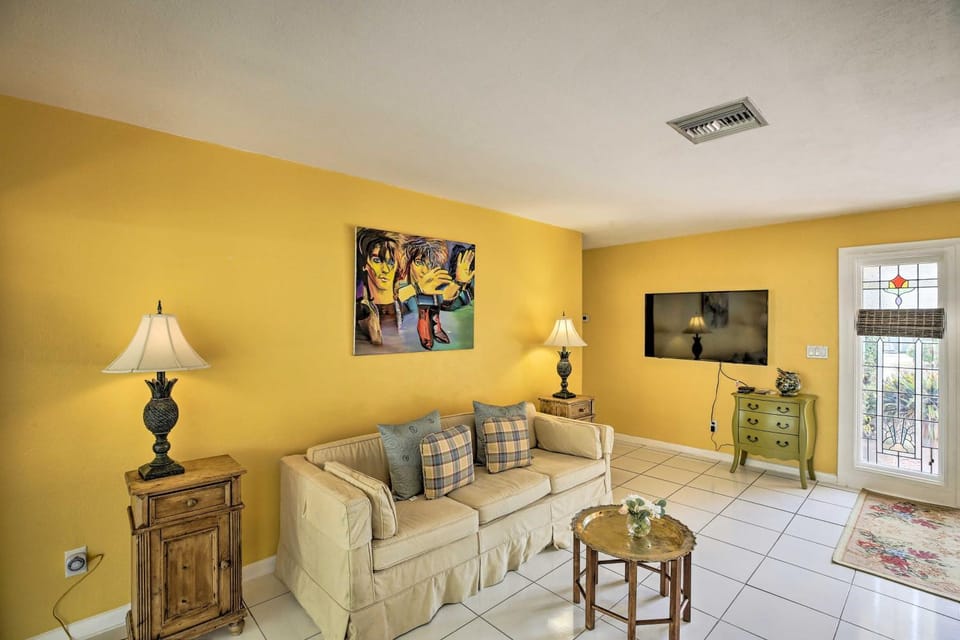 Cape Coral Home w/ Yard < 1 Mi to Dtwn! House in Cape Coral