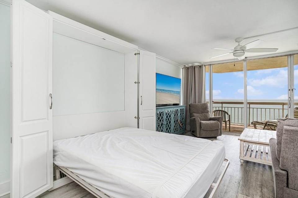 1109 Waters Edge Resort condo Apartment in Garden City