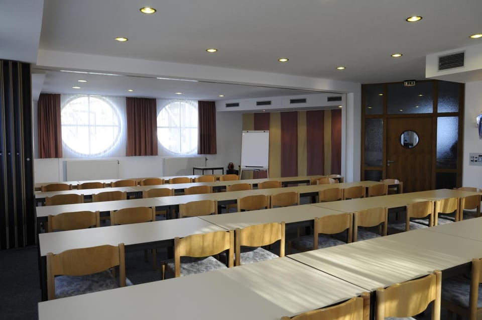 Meeting/conference room