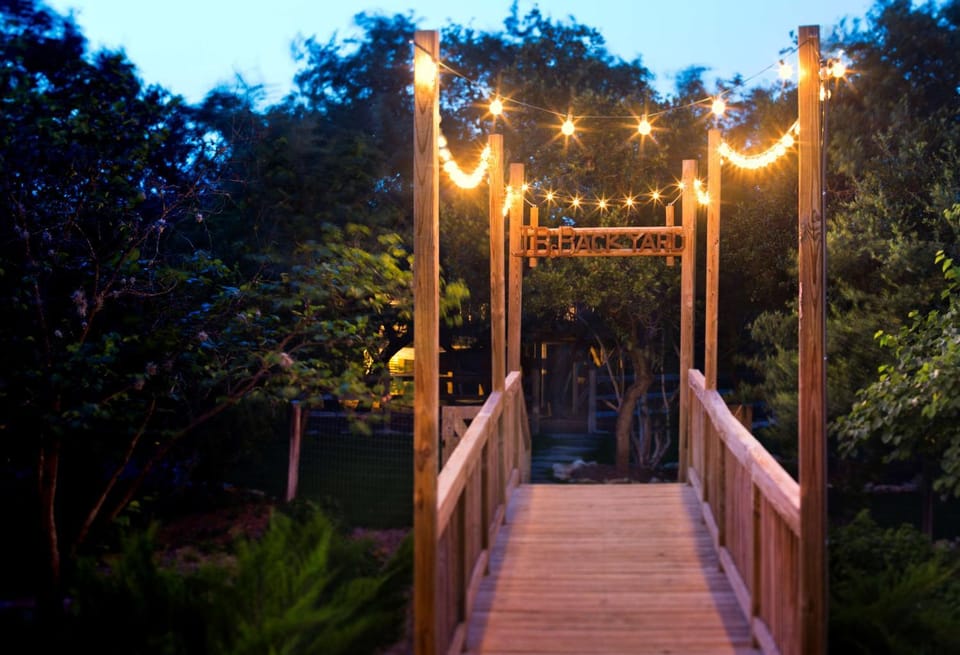 Restaurant/places to eat, Dining area, On site