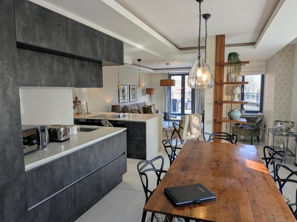 Dining area, kitchen