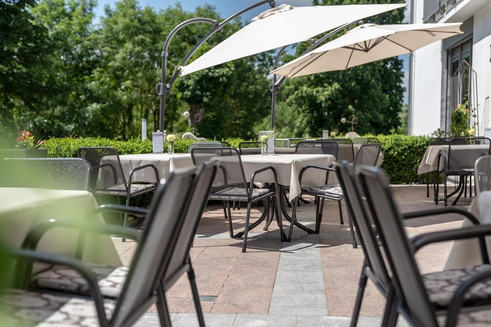 Restaurant/places to eat, Balcony/Terrace, Lunch, Dinner