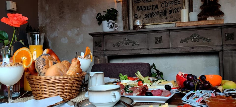 Food and drinks, Continental breakfast