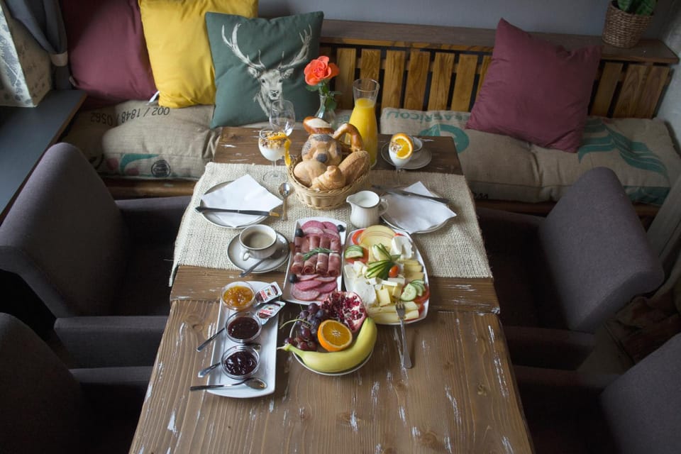 Food and drinks, Food, Breakfast, Continental breakfast