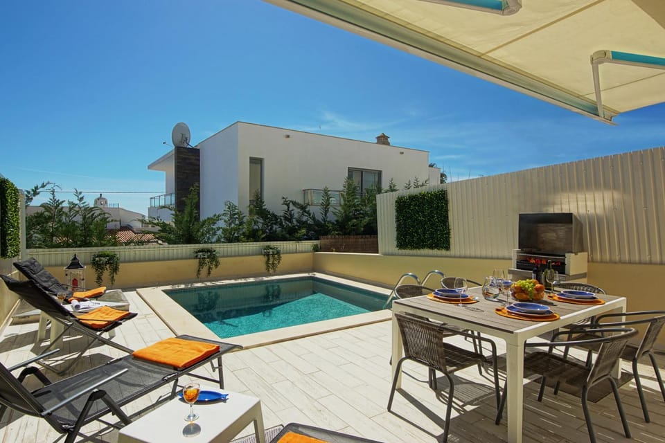 Property building, Swimming pool