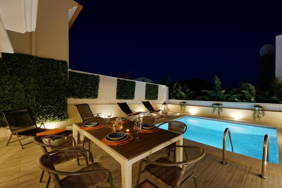 Property building, Swimming pool
