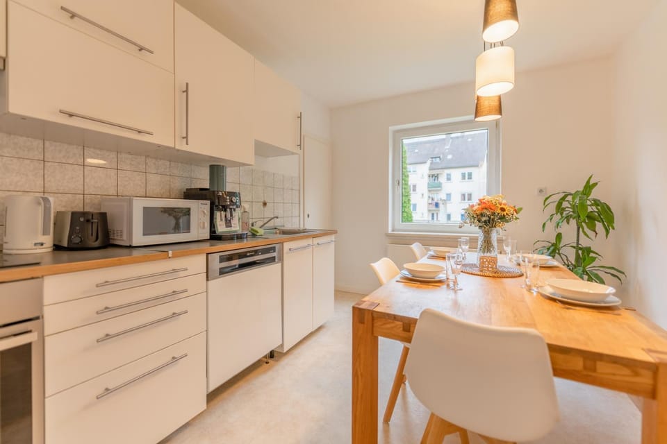 Coffee/tea facilities, Kitchen or kitchenette, Dining area, minibar, pet friendly, stove, toaster