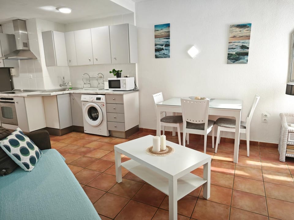 Benalbeach, Bonito apartamento 2 dormitorios Apartment in Benalmadena
