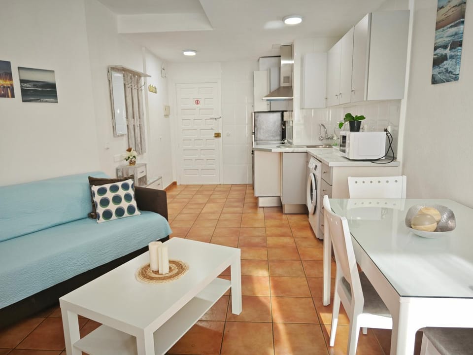 Benalbeach, Bonito apartamento 2 dormitorios Apartment in Benalmadena