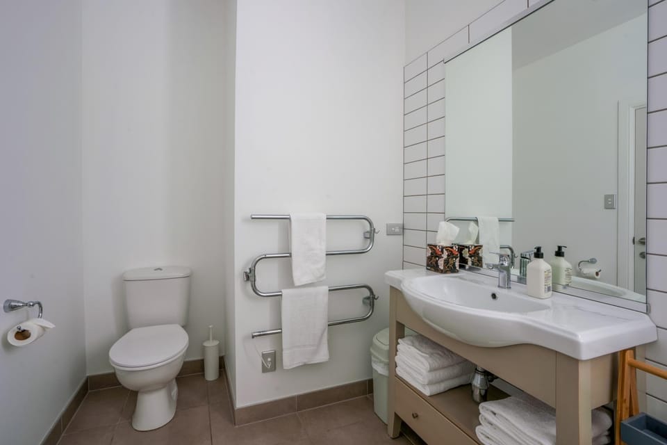 Shower, Toilet, Bath