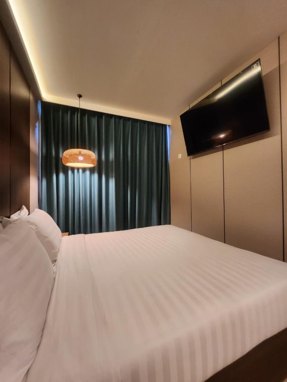 TV and multimedia, Photo of the whole room, Bedroom