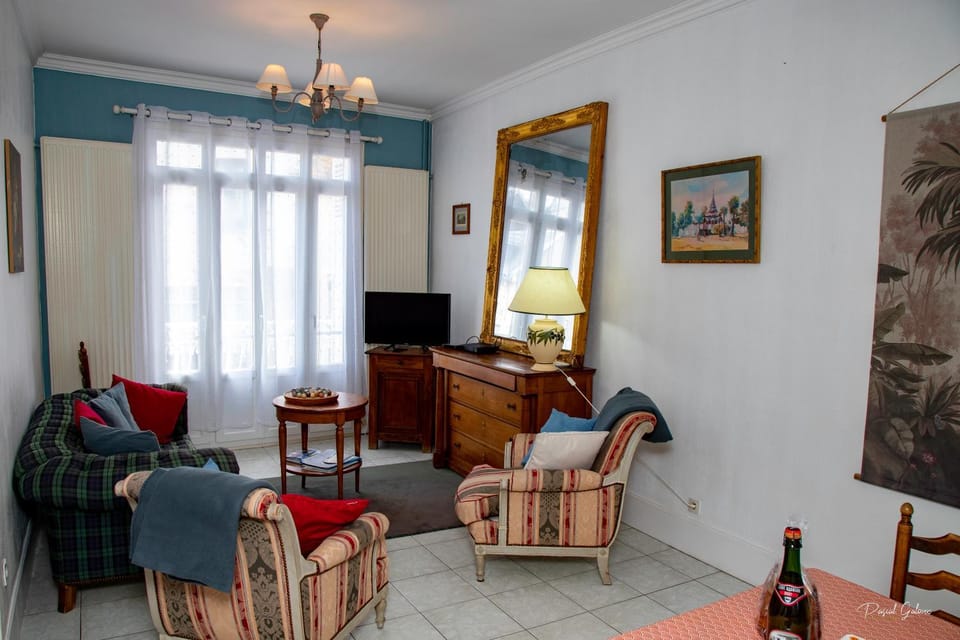 villa surcouf ,5mn de la mer et du parking gratuit ,Fibre House in Normandy