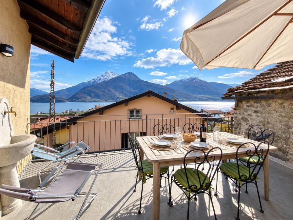 View (from property/room), Balcony/Terrace, Lake view