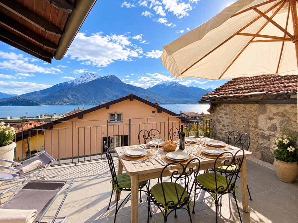 Balcony/Terrace, Dining area, Lake view