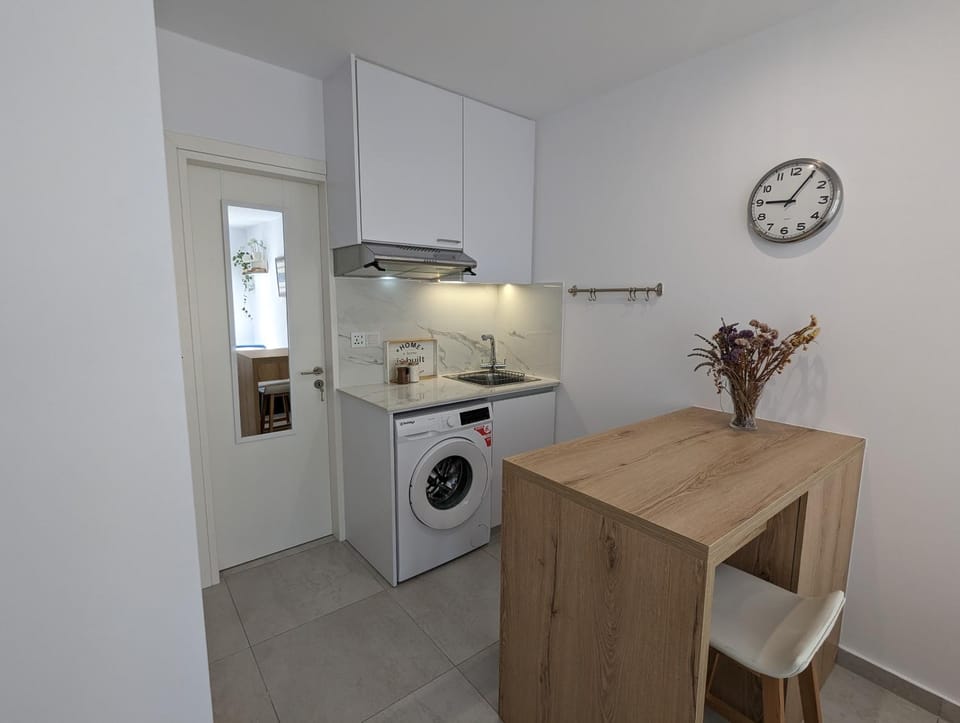 Kitchen or kitchenette, Dining area, washing machine, kitchen