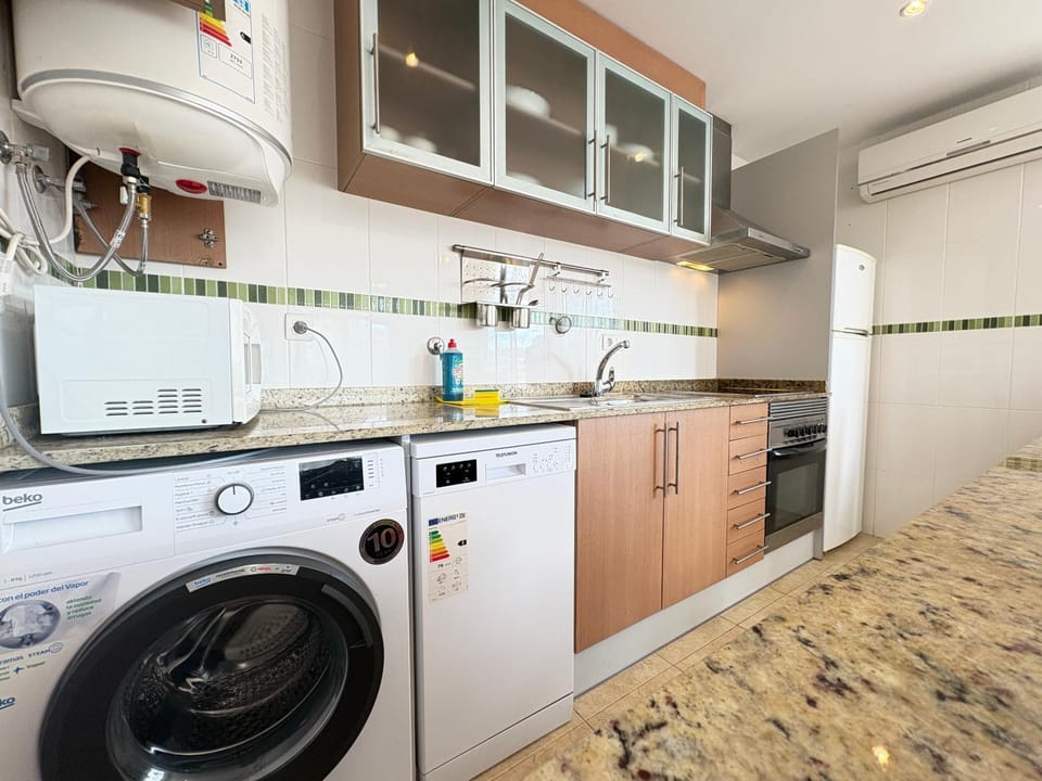 Dining area, kitchen