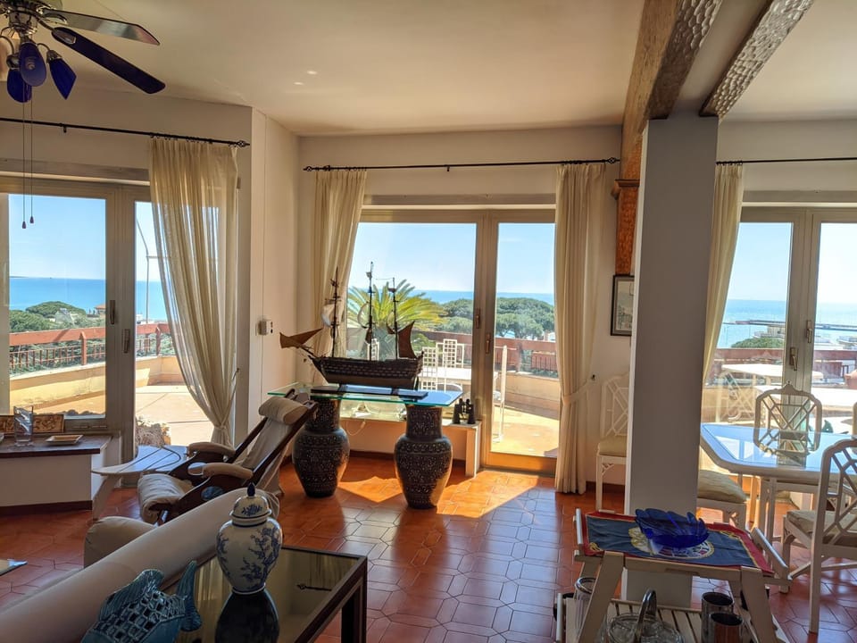 Living room, Sea view