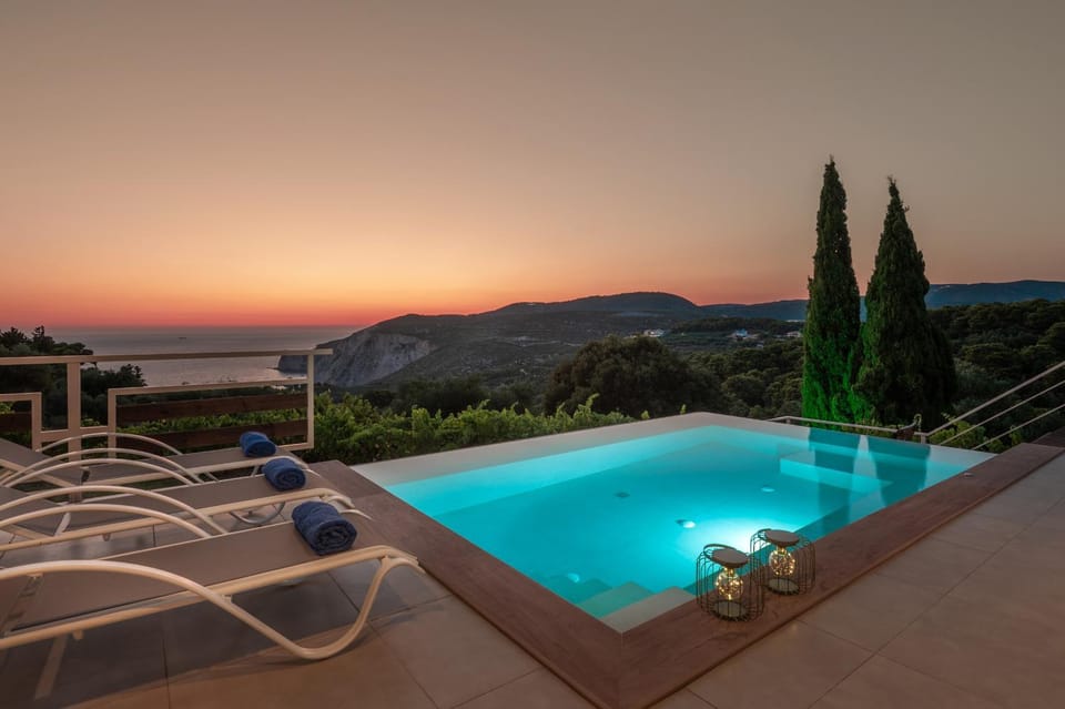 Patio, Hot Tub, Mountain view, Sunset, sunbed