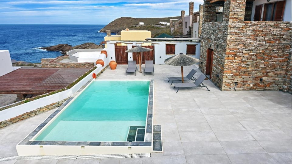 Property building, Balcony/Terrace, Pool view, Sea view, Swimming pool