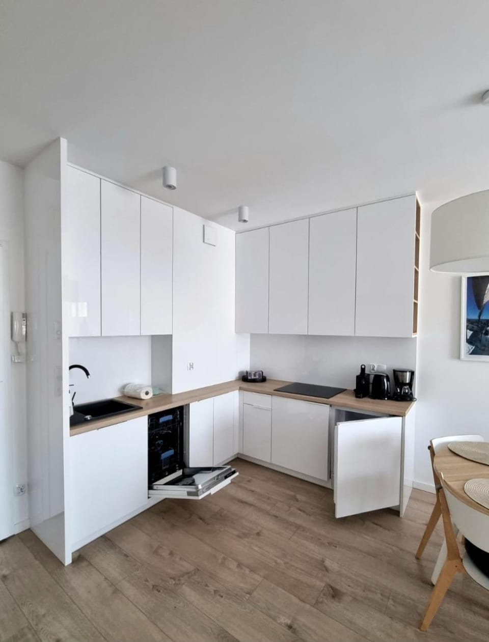 Kitchen or kitchenette, Dining area, dishwasher, stove