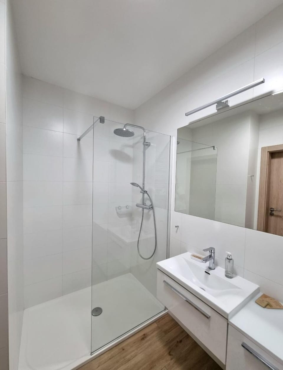 Shower, Bathroom, towels