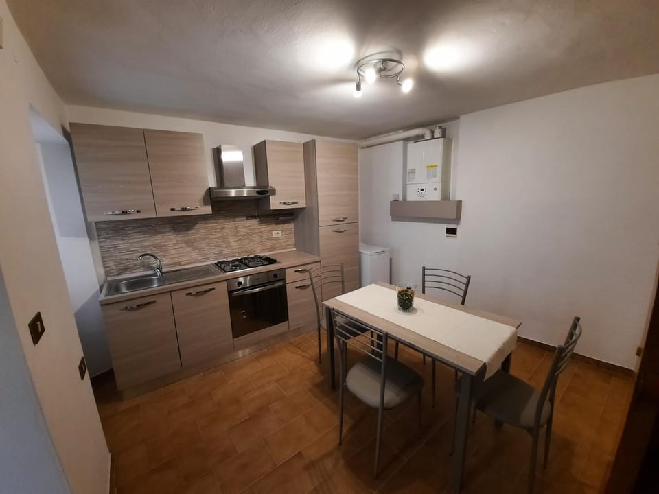 Kitchen or kitchenette, Lunch
