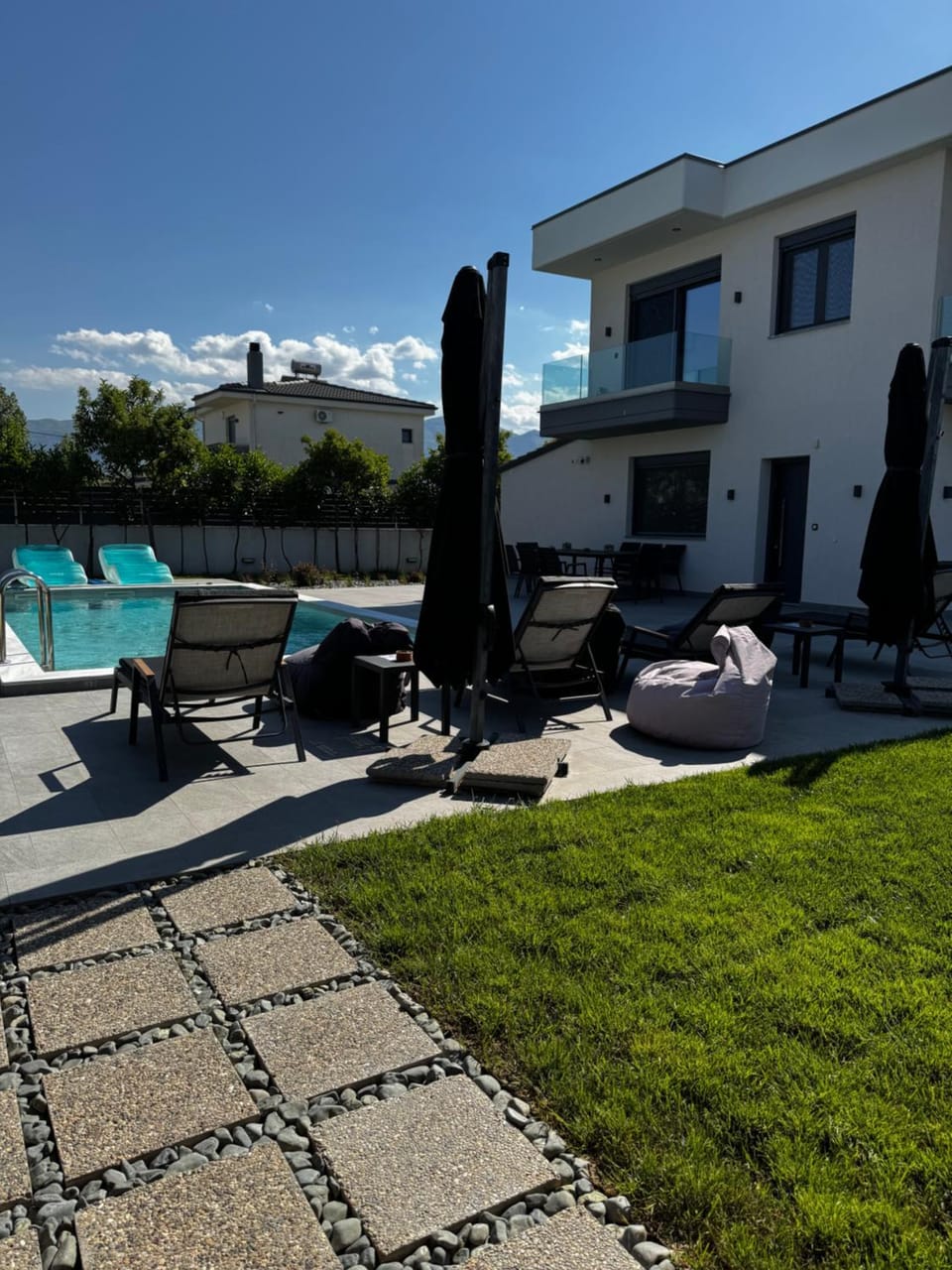 Property building, Natural landscape, Garden, Pool view, Swimming pool, sunbed