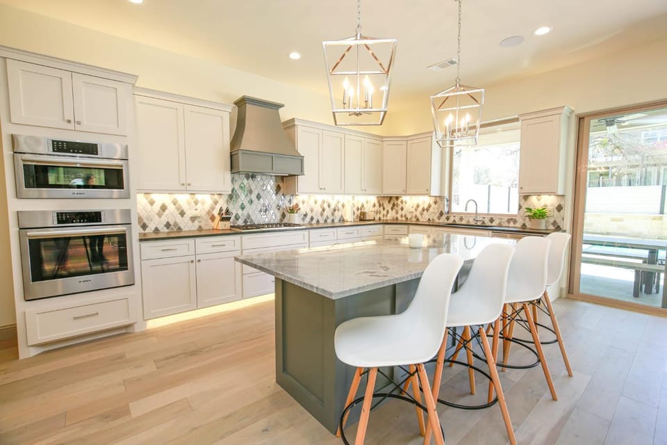 Contemporary, Luxury Retreat on Lake LBJ with Heated Pool House in Horseshoe Bay