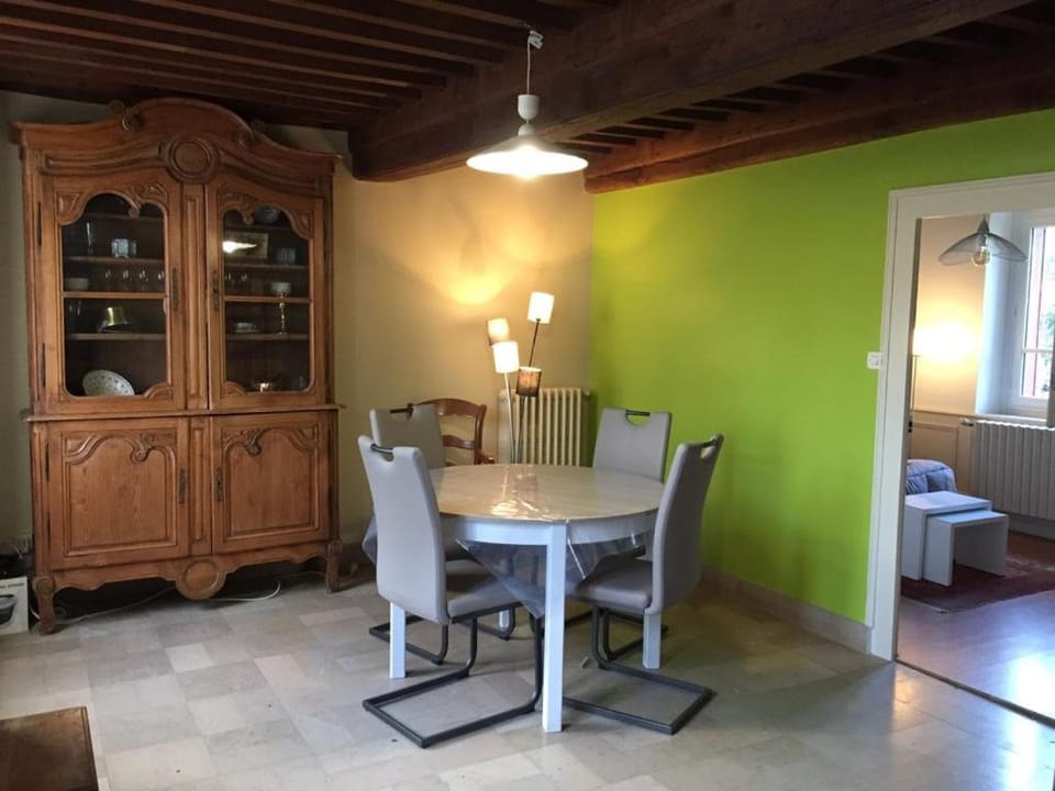 L' Huis-au-Tilleul House in Bourgogne-Franche-Comté