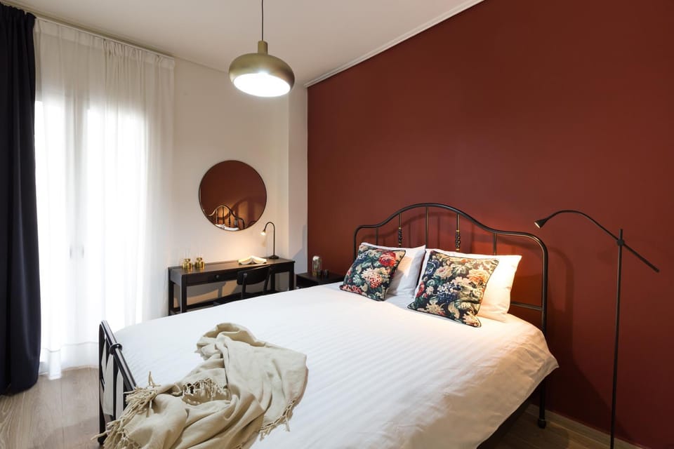 Bed, TV and multimedia, Bedroom