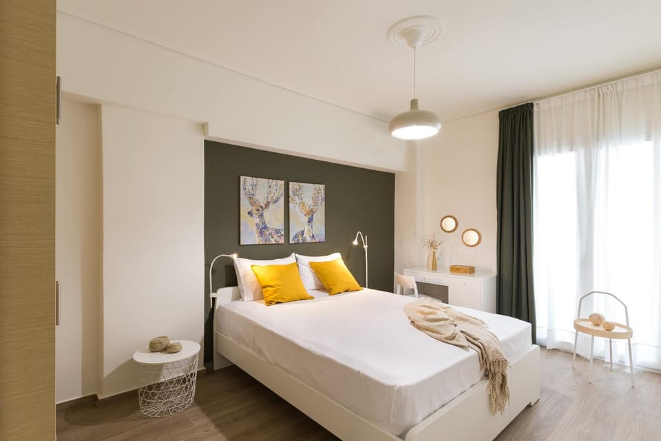 Bed, TV and multimedia, Bedroom