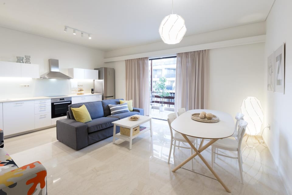 Kitchen or kitchenette, Seating area, Dining area