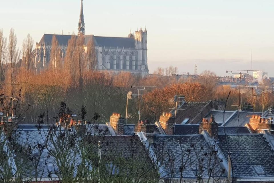 Maison Famille-Confort-Terrasse Jardin-Vue Cathédrale House in Amiens