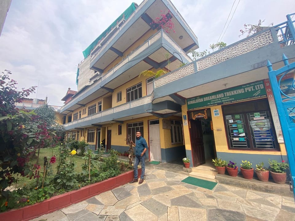 Property building, Facade/entrance, Garden