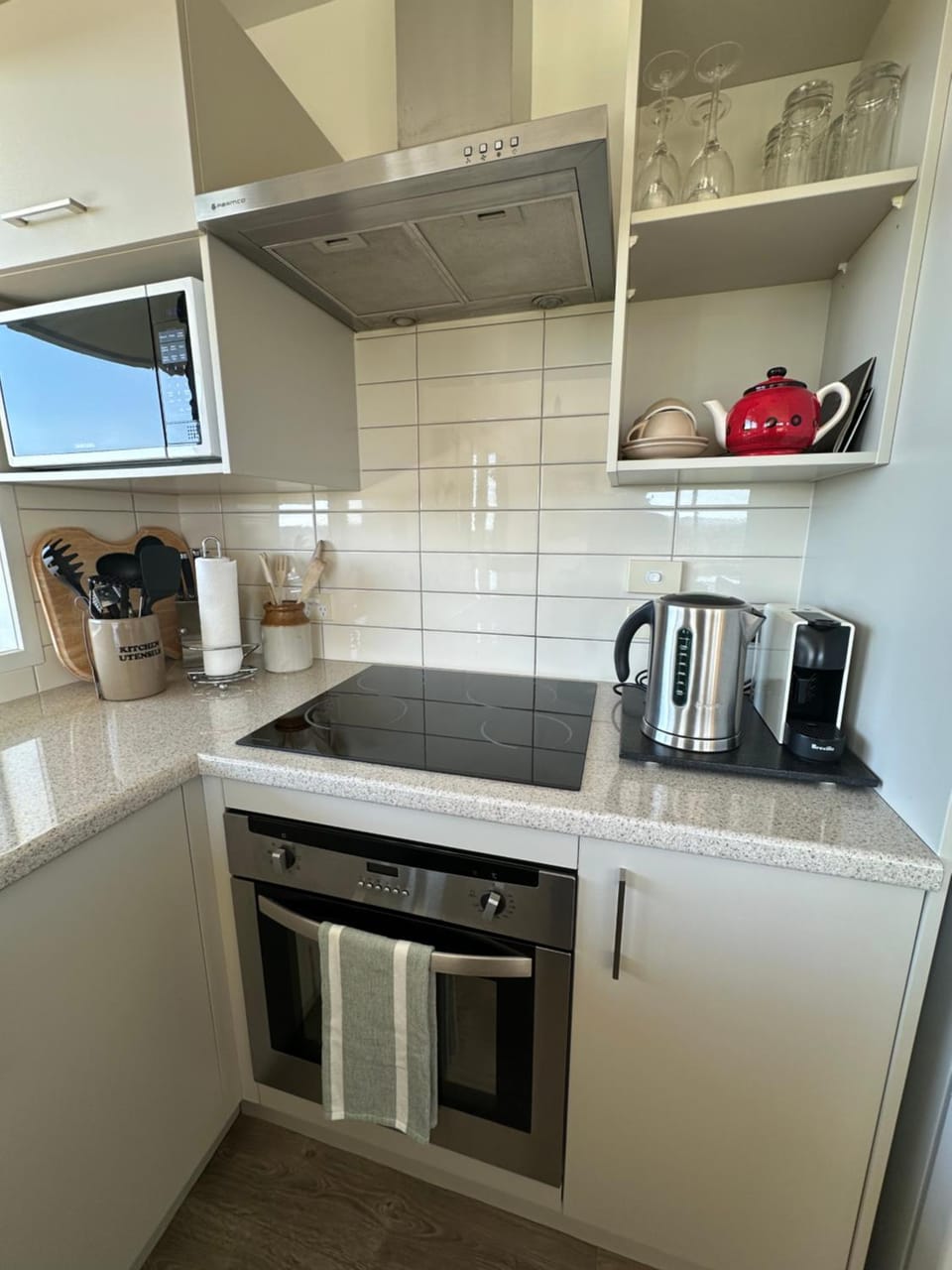 Coffee/tea facilities, kitchen