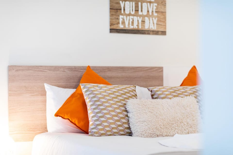 Bed, Photo of the whole room, Bedroom