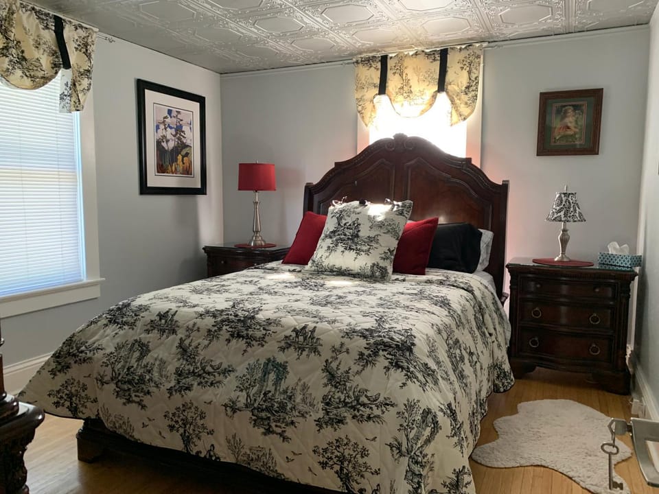 Bed, Photo of the whole room, Bedroom
