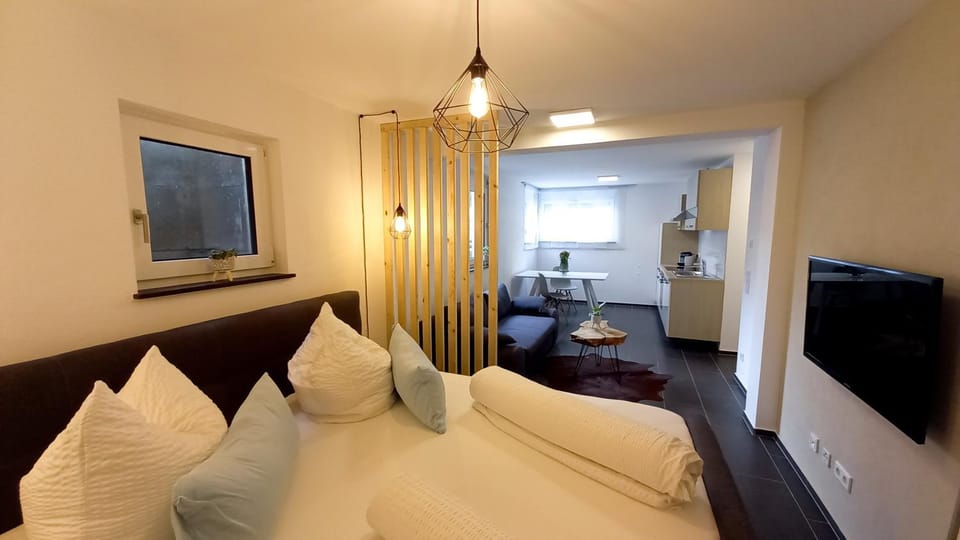 TV and multimedia, Kitchen or kitchenette, Living room, Dining area, Bedroom