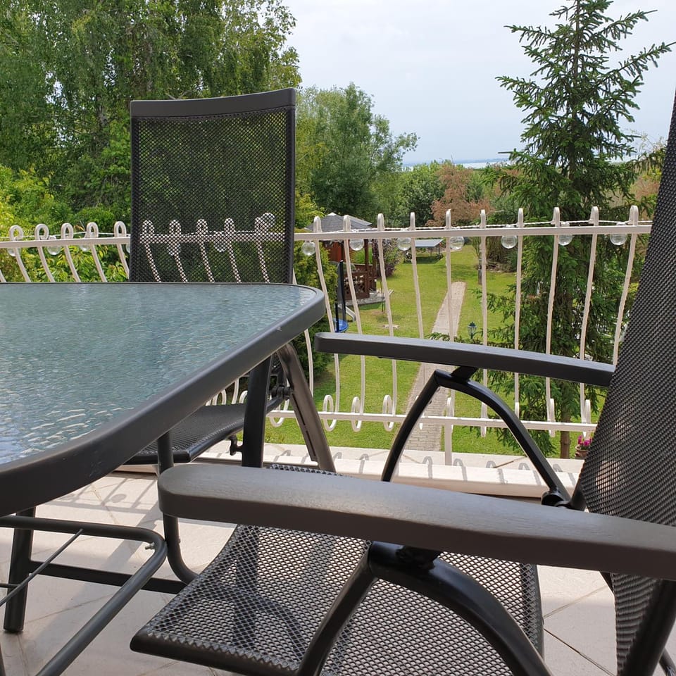 Balcony/Terrace, Garden view
