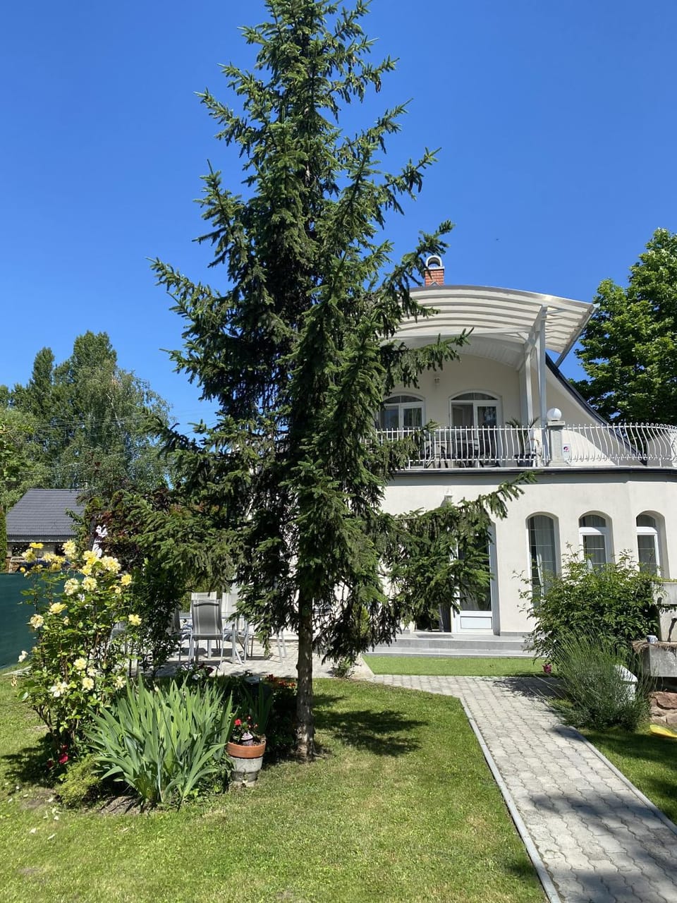 Property building, Garden, Garden view