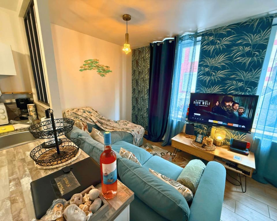 Communal lounge/ TV room, Living room, Evening entertainment